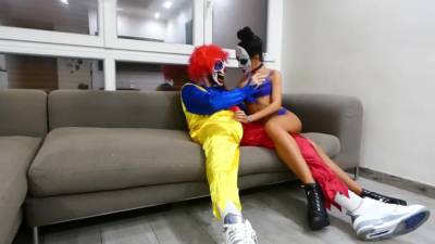 Facial A Halloween Pour Cette Amateur Ado Au Gros Seins - upornia.com