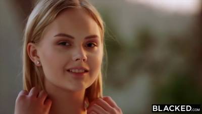 Shes Usually Professional But When This Bull Checked In Everything - upornia.com