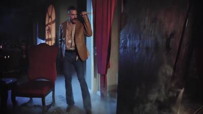 Charles Comes Face To Face With The Queen Of Vampires Kendra Spa - upornia.com