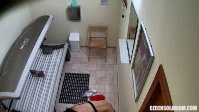 Voyeur Hidden Cam in Public Solarium - sexu.com - Czech Republic