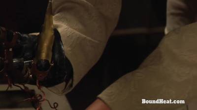 Bound Lesbian Slave Screams From Electric Shock Therapy - hotmovs.com - Czech Republic