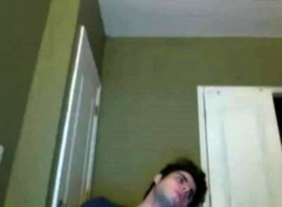 Cute Guy Flashes Cock on Webcam - drtvid.com