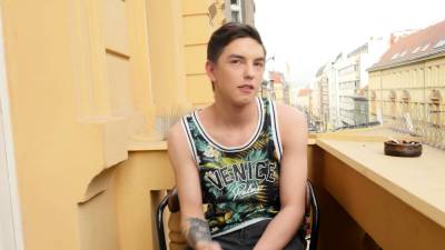 Fit boy Beno Eker is enjoying a smoke break on the balcony - drtvid.com