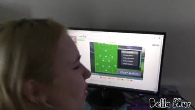 Gamer Girl - Gamer Girl Was Interrupted &fucked On A Balcony Not Caring About Neighbours With Bella Mur - hclips.com