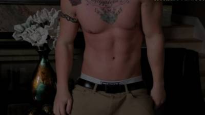 Inked stud fingers his ass and jerks off in solo - drtvid.com