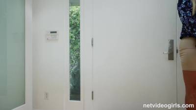 Busty Cute Blonde - hotmovs.com