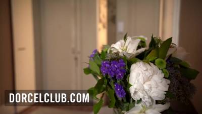 Threesome With Gorgeous Brunette Avi Love - hotmovs.com