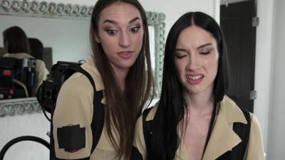Ghost hunting stepsister and BFF slimed - drtvid.com