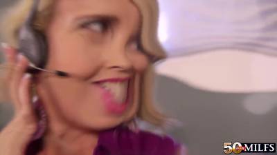 Laura Layne With Hotwife Laura - upornia.com