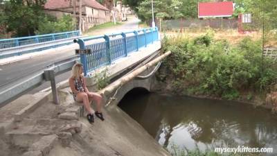 Lovemaking Near The Road - Blondie Teen Sex - hotmovs.com