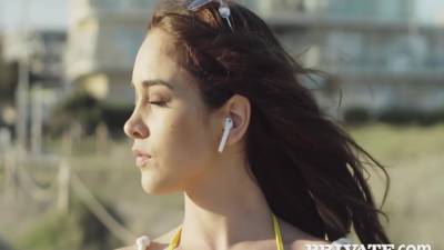 Ginebra Bellucci - hotmovs.com