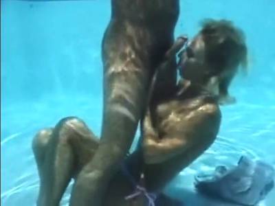 Underwater pool blowjob - drtvid.com