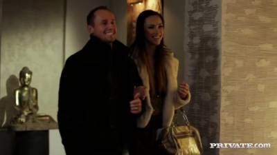 She Pretended To Be A Masseuse And Seduced Her Best Friend - hotmovs.com