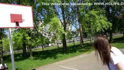 Spread The Basketball Player To Blowing - hclips.com