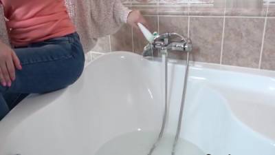 Caring Stepmom Doggystyled During Kinky Bath - hotmovs.com