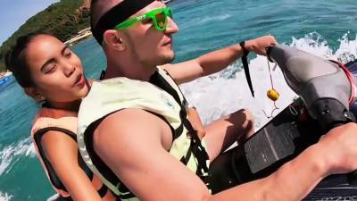 Hot Thai teen sucking a BWC on a jet ski - drtvid.com - Thailand