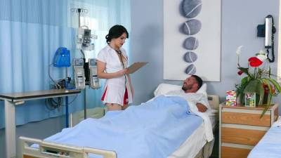 Nurse Valentina takes extra care of her patient - ihaveawife - hotmovs.com