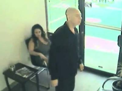 Couple filmed by a security cam in a waiting room - drtvid.com