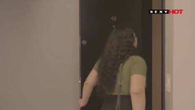 Curvy Blonde Enjoys Thick Throbber - hotmovs.com