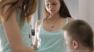 18 year old gets her pussy licked - sexu.com