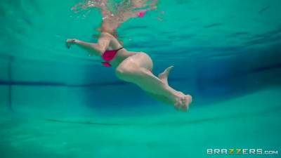 Anna Bell Peaks - Anna Bell Peaks And Cory Chase In Milfs On Vacation: Part 2 - upornia.com