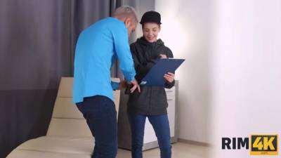 Guy Ordered A Phone But Got His Ass Eaten By The Sexy Charmer - upornia.com