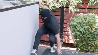 Ava Addams - Ava Addams In Mom’s Panty Bandit - upornia.com