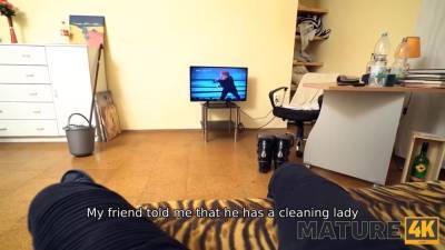 Mature Doesnt Want To Die On Dissatisfaction And Gets Penetrated - hotmovs.com