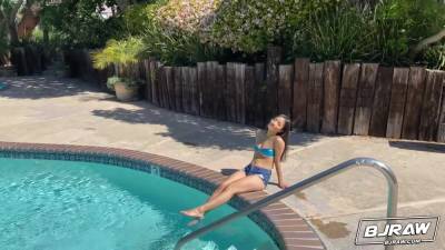 BJRAW Avery Black has slobbery skills - hotmovs.com