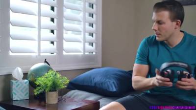 I Think Everyone Know My Stepsis Masturbating Because She Too Loud - upornia.com