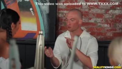 Gianna Dior - Abella Danger - Zac Wild - Gianna Dior, Abella Danger And Zac Wild In Lucky Dude Checks Blonde And Brunette Cunts At Once - upornia.com