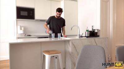 HUNT4K. Hunter resolves conflict with friend by paying for sex with his GF - txxx.com