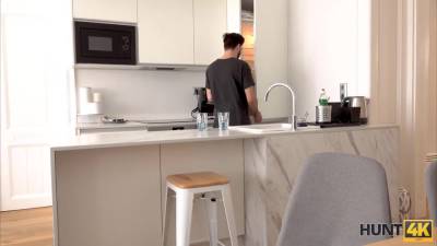 HUNT4K. Hunter resolves conflict with friend by paying for sex with his GF - hotmovs.com
