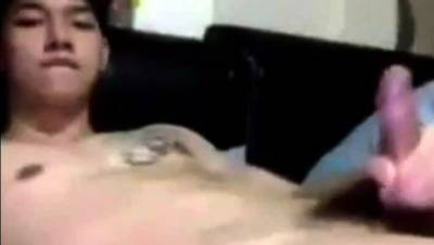 asian twink jerking off on bed on cam (1'12'') - drtvid.com