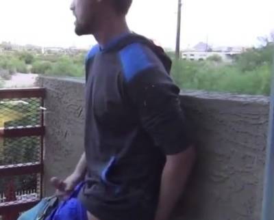 Auf dem Balkon gewichst - drtvid.com