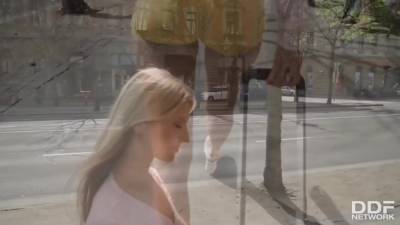 Gina Gerson Looking For An Apartement - hotmovs.com - Russia