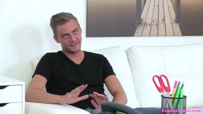 Horny Agent Sucks and Fucks Stud - veryfreeporn.com