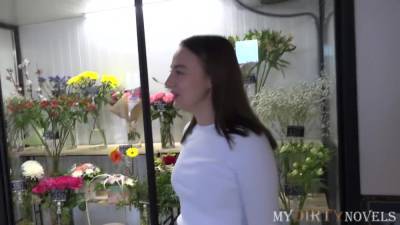 Worker of flower shop enticed into threeway with hot couple - hotmovs.com - Russia