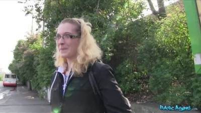 Stranger Offers Nerdy Blonde A Modeling Job If She Fucks Him Outdoors - porntry.com