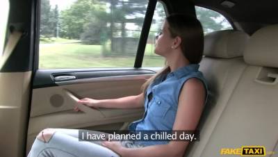 Lady Wants to See Driver's Big Cock - veryfreeporn.com