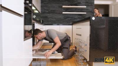 RIM4K. Fixing the dishwasher turned into a rimjob from a sexy chick - txxx.com