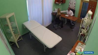 Blonde tourist gets a full examination - porntry.com