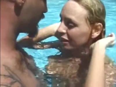 Underwater pool blowjob - pornoxo.com