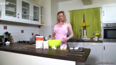 Holly Kiss In Tasty Cup Cakes And Tight Buns - hclips.com