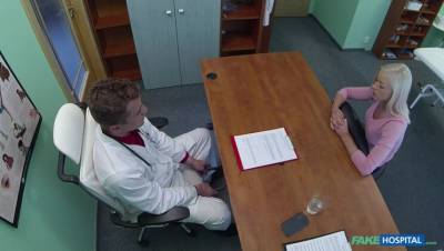 Blonde seduces doctor to get her own way - porntry.com