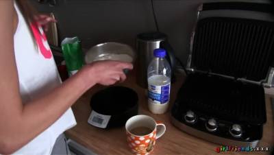 Lesbian Couple Take A Break From Cooking To Bang - porntry.com