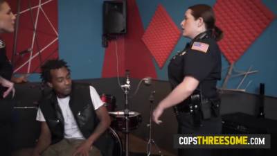 Cops Get Involved With Massive Dick - hclips.com