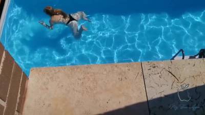 Espio A Vecina Tetona En La Piscina Y Follamos Sin Que Sus Padres Nos Pillen - hclips.com