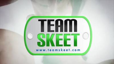 Kiki Klout - Kiki Klout In Seduces Her Trainers Cock - hotmovs.com