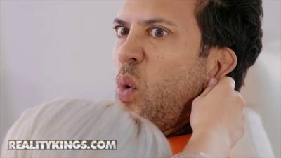 Aften Opal can't help but notice how nasty her sister's bf is during vid night - sexu.com